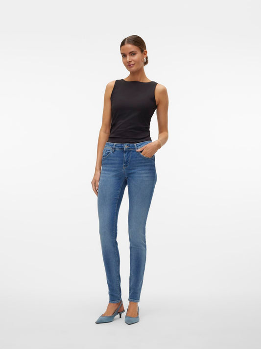 model_shot-front_full