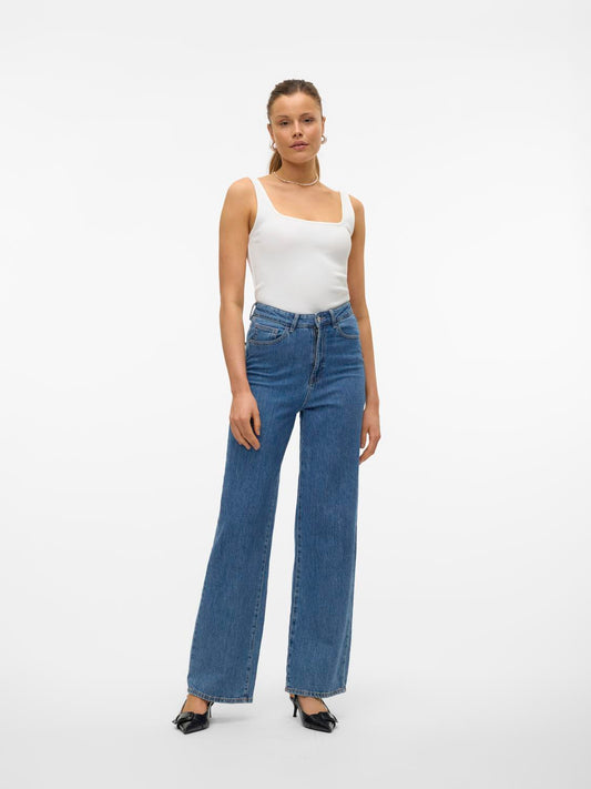 model_shot-front_full